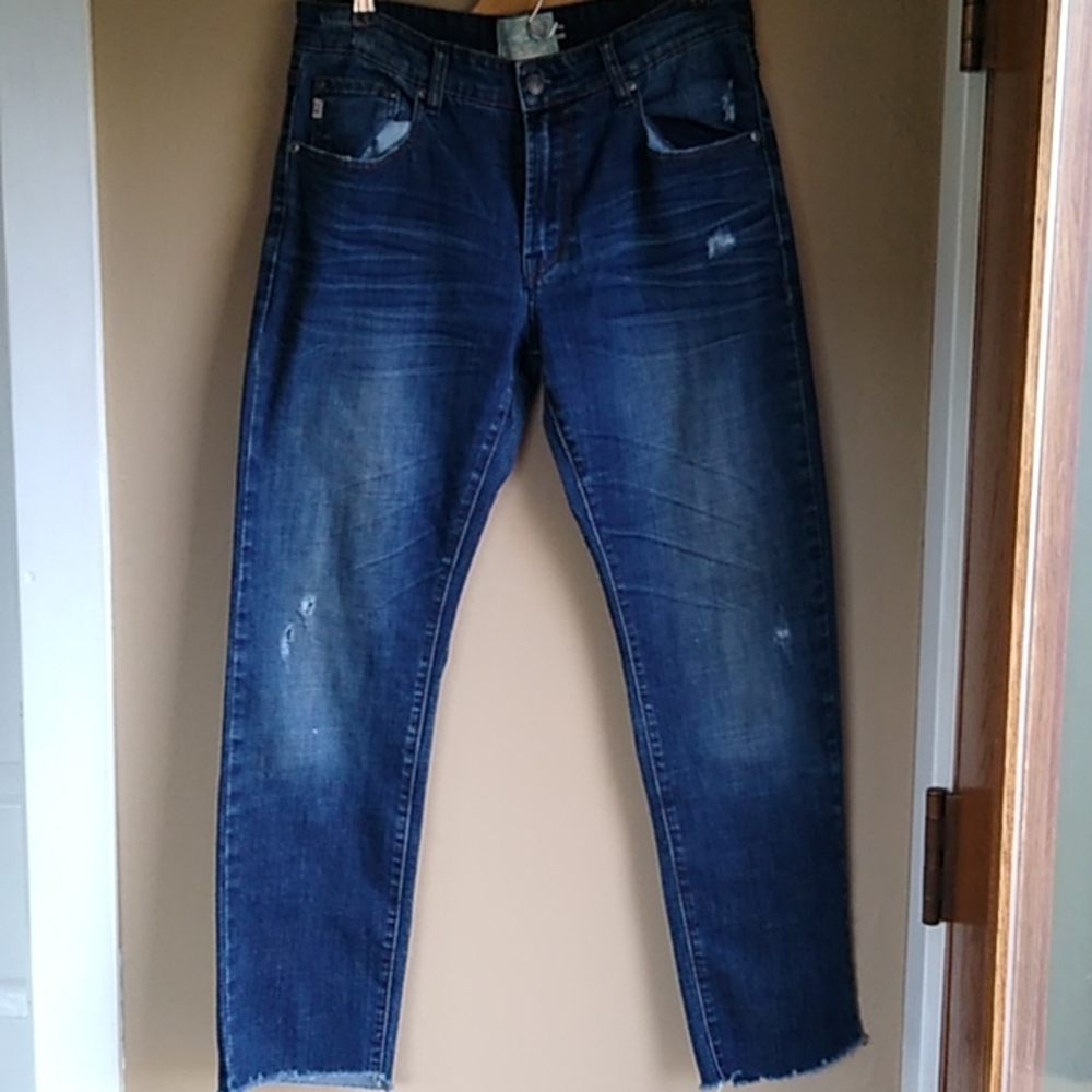 Thread & Cloth Distressed Slim Straight Jeans with raw hem Size 32